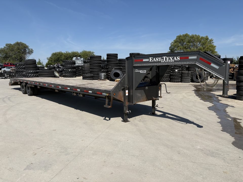 Used 2024 East Texas Trailers 40 ft Deckover Trailer