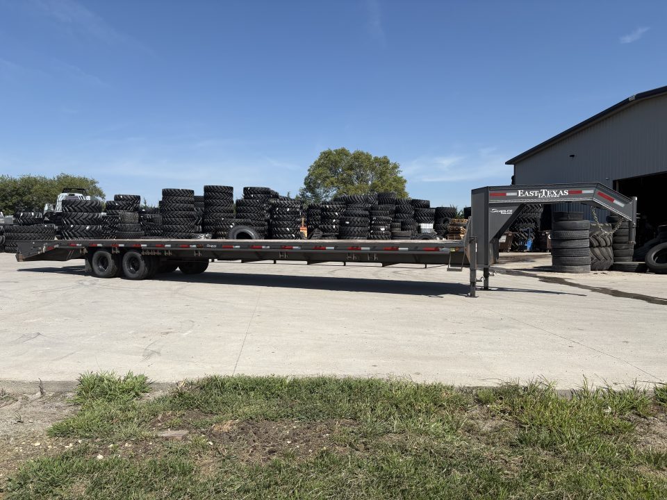 Used 2024 East Texas Trailers 40 ft Deckover Trailer