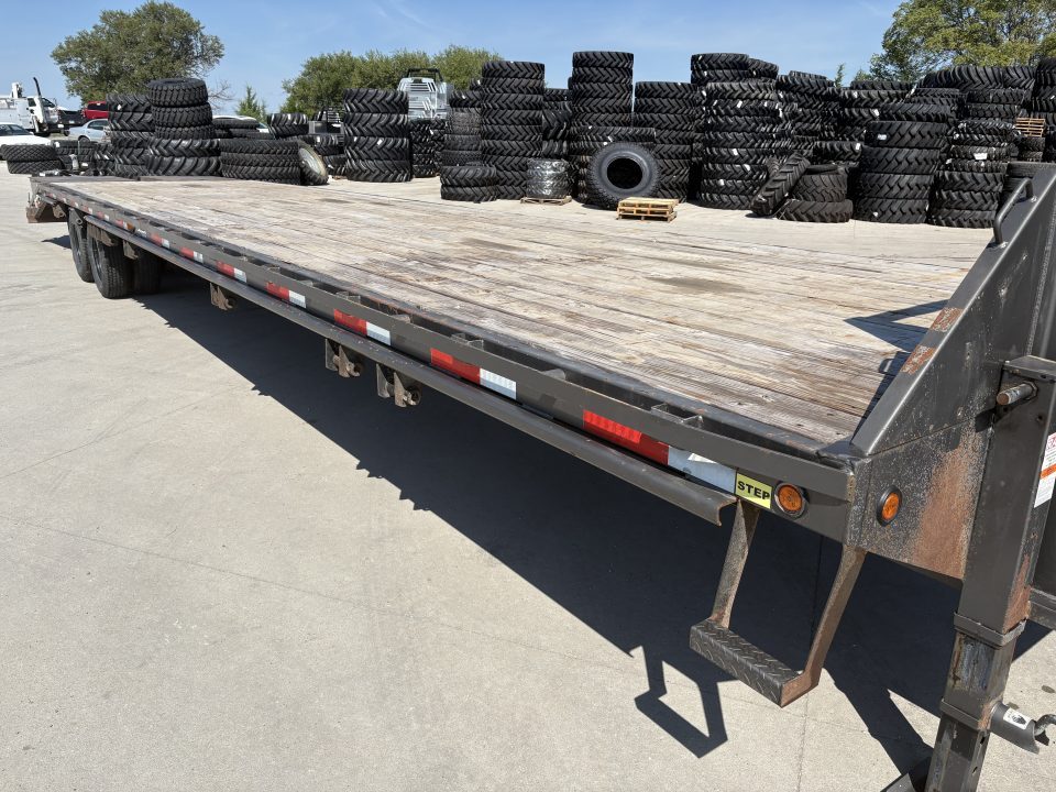 Used 2024 East Texas Trailers 40 ft Deckover Trailer