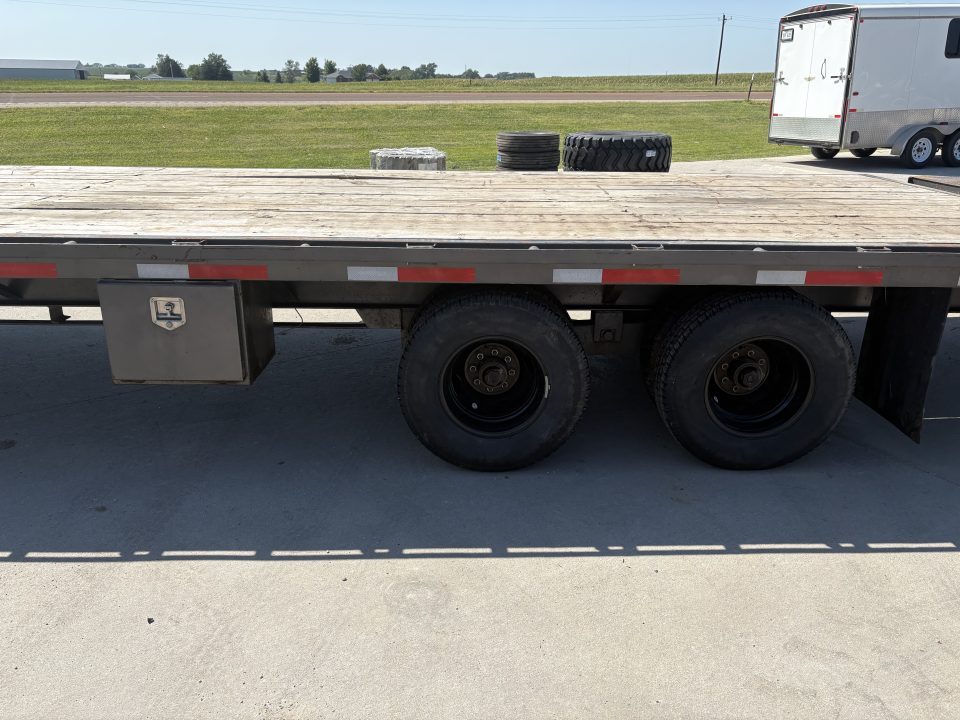 Used 2024 East Texas Trailers 40 ft Deckover Trailer