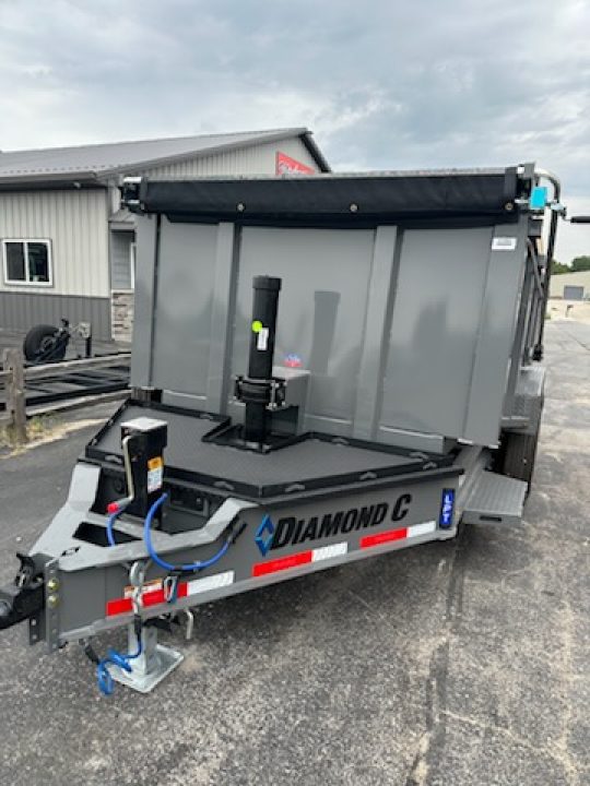 New 2027 Diamond C Trailers LPT207