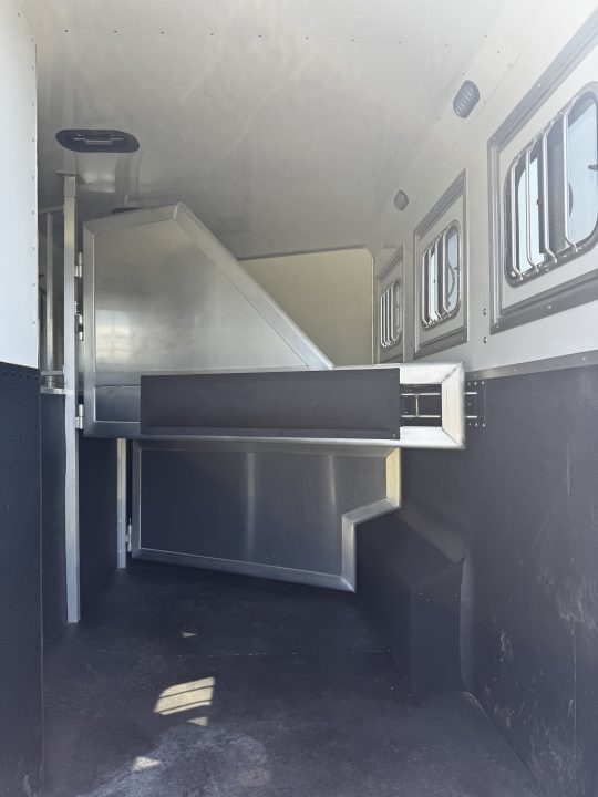 Consignment 2024 Lakota 3H w/ 11' Short Wall LQ Horse Trailer
