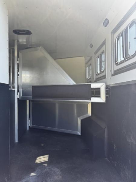 Consignment 2024 Lakota 3H w/ 11' Short Wall LQ Horse Trailer
