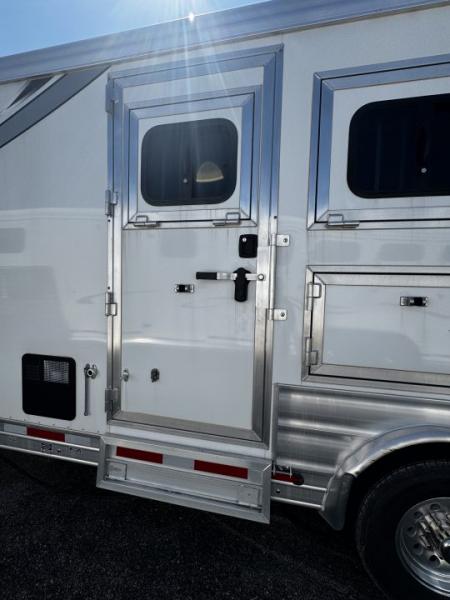 Consignment 2024 Lakota 3H w/ 11' Short Wall LQ Horse Trailer