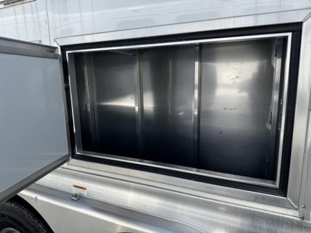 Consignment 2024 Lakota 3H w/ 11' Short Wall LQ Horse Trailer