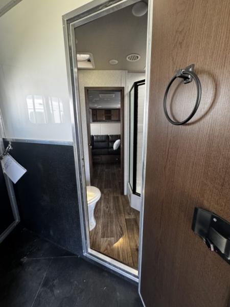 Consignment 2024 Lakota 3H w/ 11' Short Wall LQ Horse Trailer
