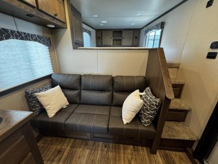 Consignment 2024 Lakota 3H w/ 11' Short Wall LQ Horse Trailer