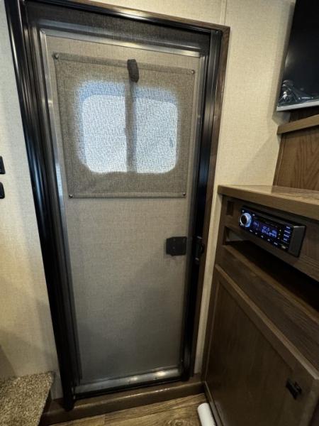 Consignment 2024 Lakota 3H w/ 11' Short Wall LQ Horse Trailer