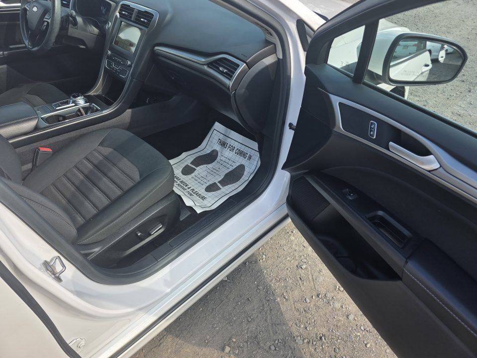 Used 2018 Ford FUSION SE Car