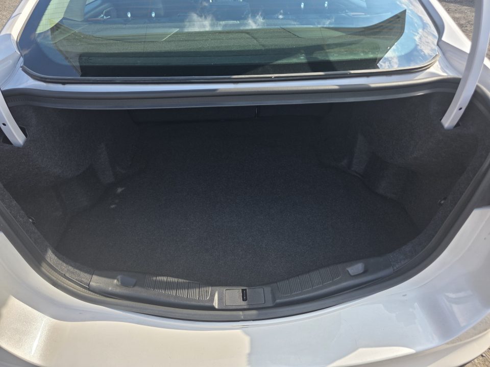 Used 2018 Ford FUSION SE Car