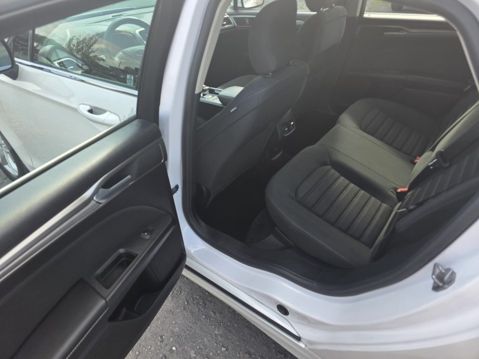 Used 2018 Ford FUSION SE Car