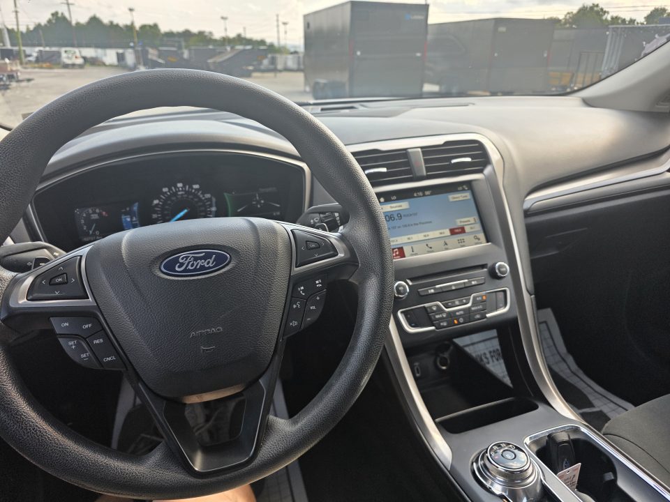 Used 2018 Ford FUSION SE Car
