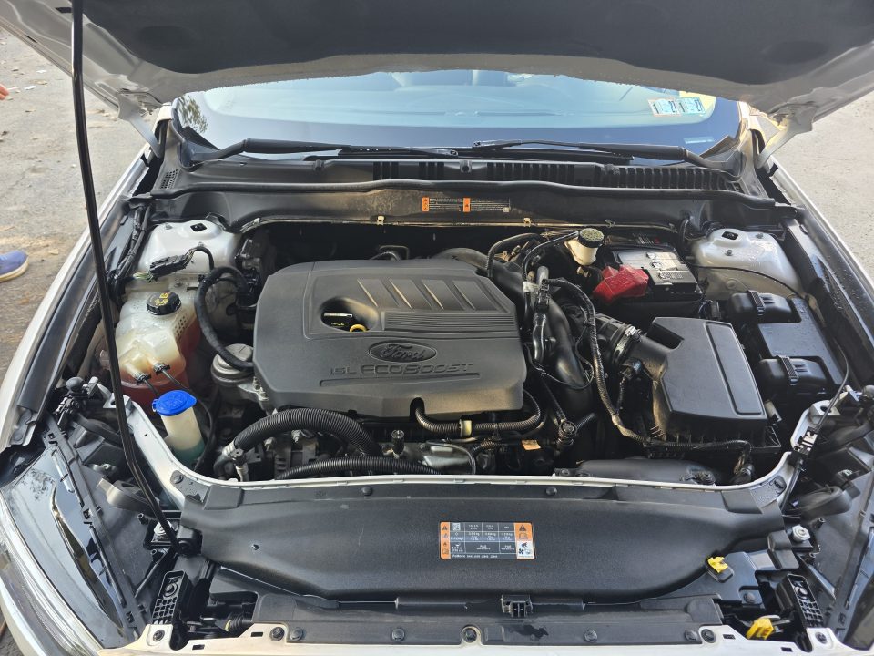 Used 2018 Ford FUSION SE Car