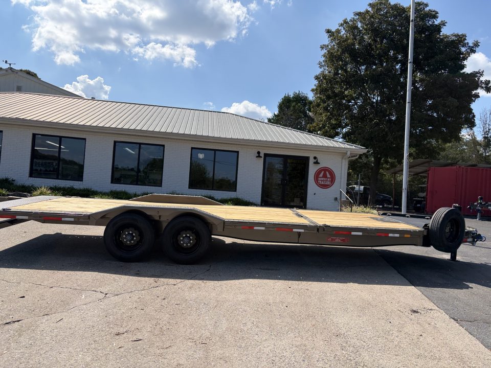 New 2027 Diamond C 8.5x24 Equipment, 18' Tilt, Drive-Over Fenders HXD210