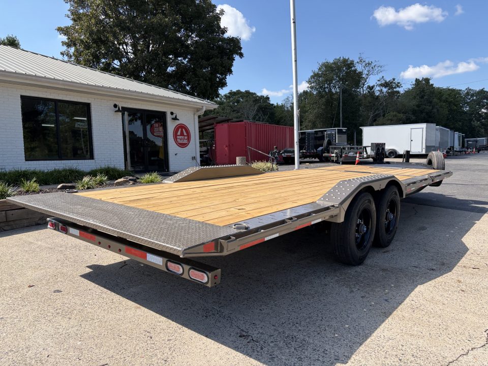 New 2027 Diamond C 8.5x24 Equipment, 18' Tilt, Drive-Over Fenders HXD210