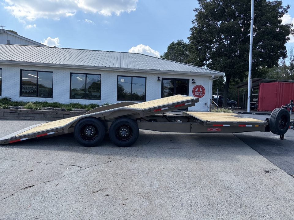 New 2027 Diamond C 8.5x24 Equipment, 18' Tilt, Drive-Over Fenders HXD210