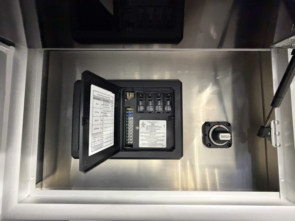 New 2027 8.5X28 inTech RACE TRAILER