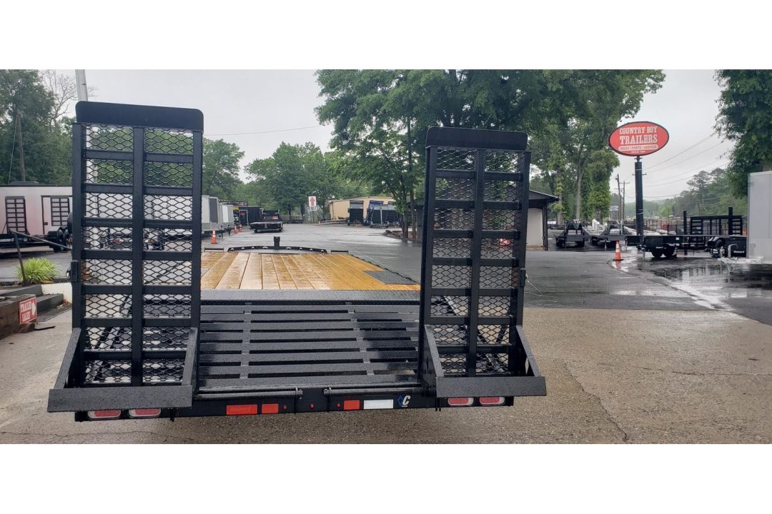 New 2027 Diamond C 8.5x24' Equipment, 5' Dove w/Ramps DEC207