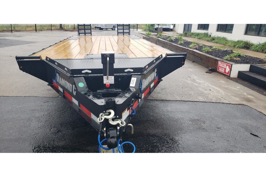 New 2027 Diamond C 8.5x24' Equipment, 5' Dove w/Ramps DEC207