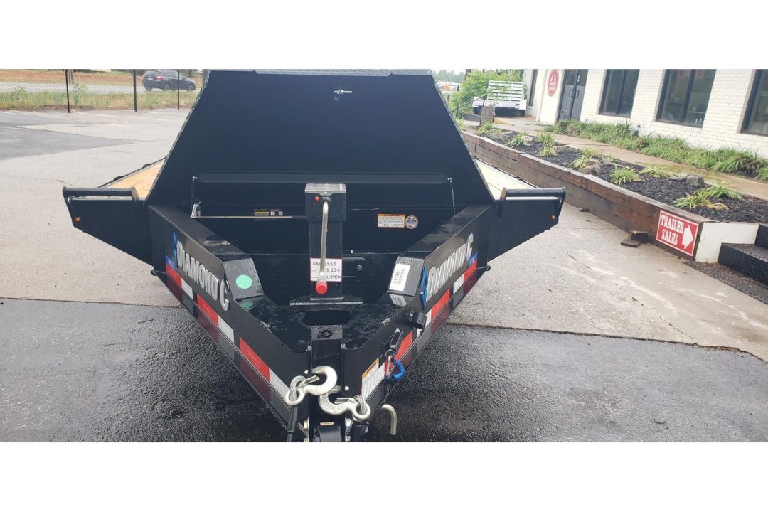 New 2027 Diamond C 8.5x24' Equipment, 5' Dove w/Ramps DEC207