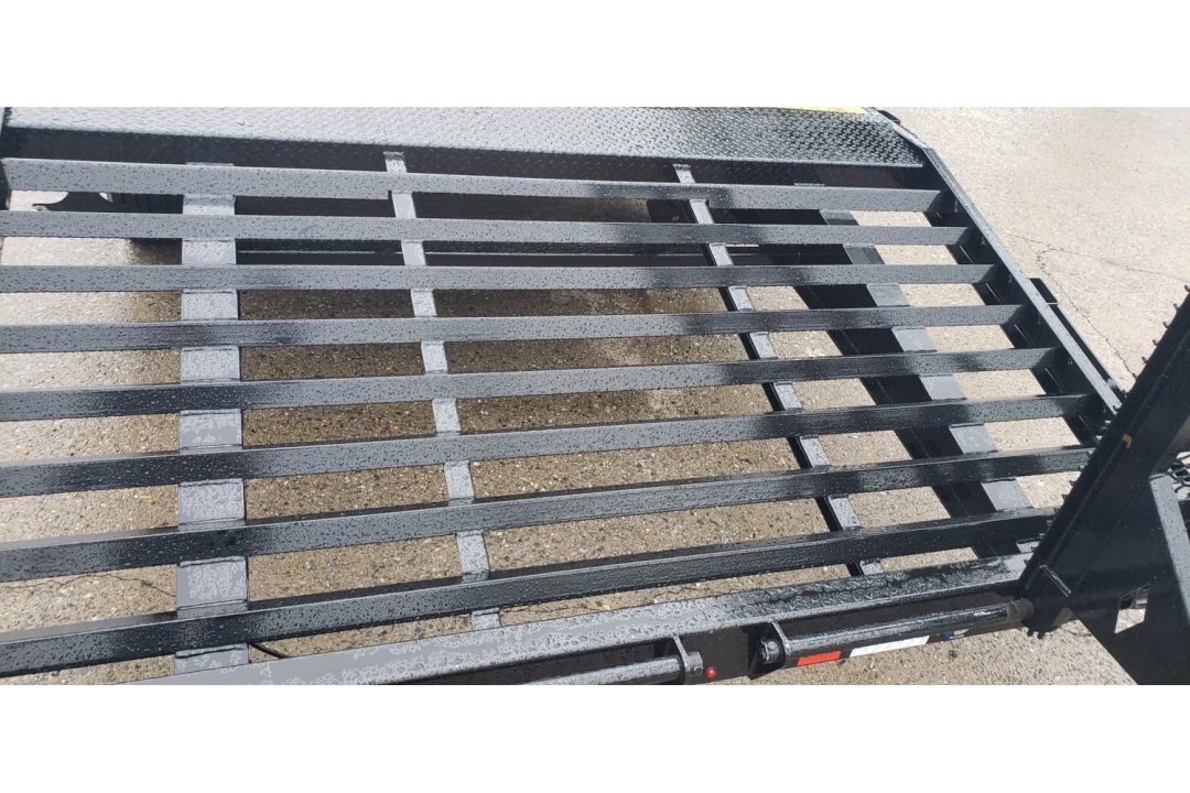 New 2027 Diamond C 8.5x24' Equipment, 5' Dove w/Ramps DEC207