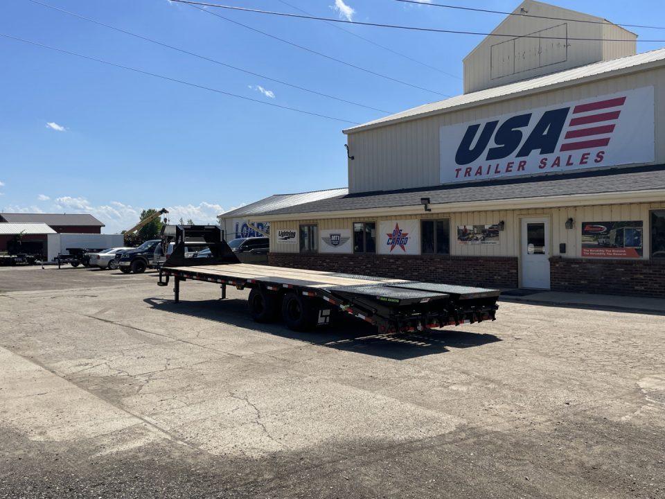 New 2026 Load Trail 102x28 Gooseneck 24k w/Max Ramps Gooseneck Bodies