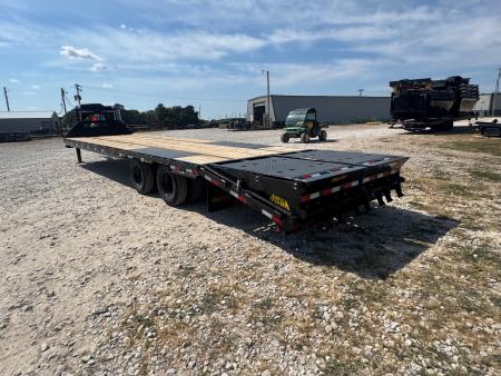 New 2027 Big Tex Trailers 102x30 Tandem 23.9K GN Flatbed w/ Sliding Ratchet Rail, 2-Speed Jacks, & Load Lights Flatbed Trailer