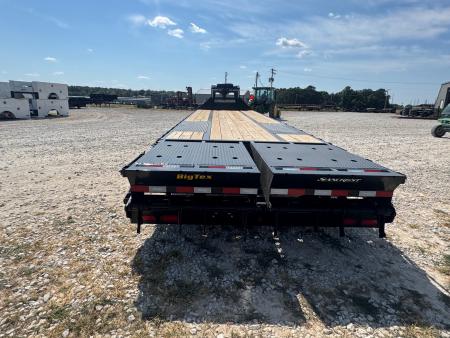 New 2027 Big Tex Trailers 102x30 Tandem 23.9K GN Flatbed w/ Sliding Ratchet Rail, 2-Speed Jacks, & Load Lights Flatbed Trailer