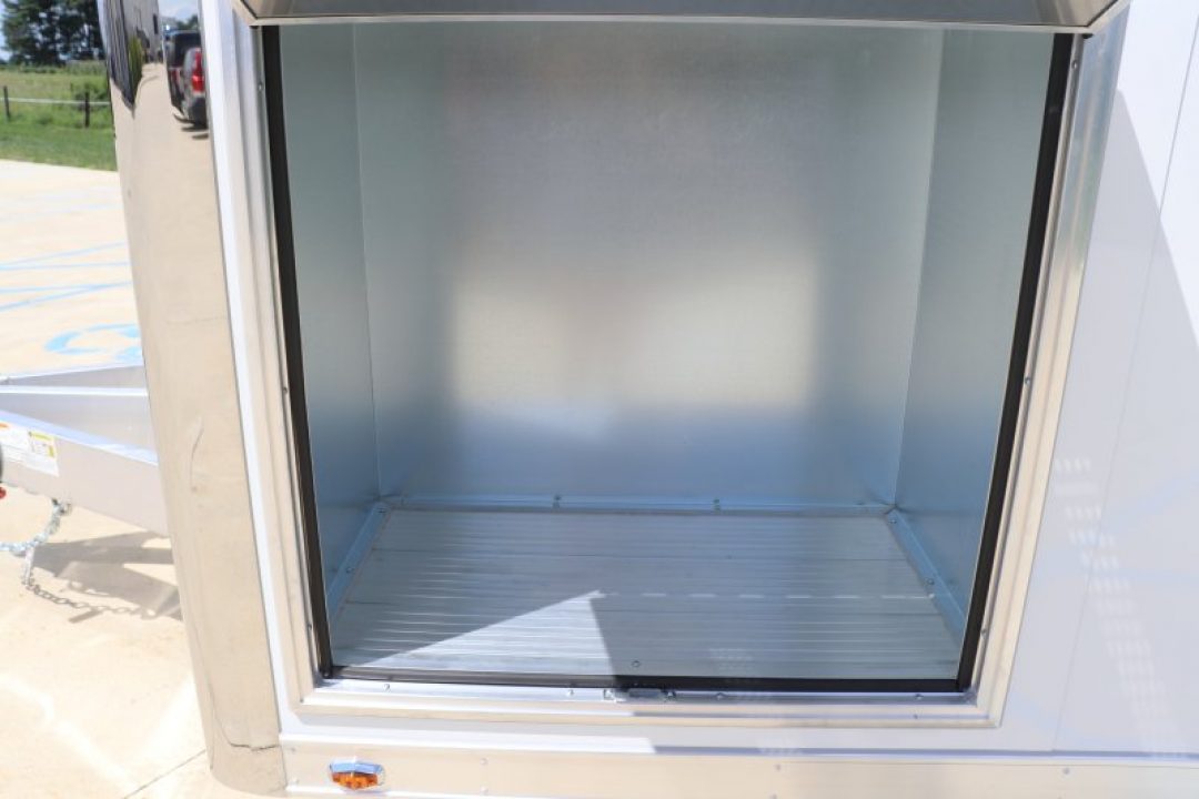 New 2027 8.5X28 inTech RACE TRAILER