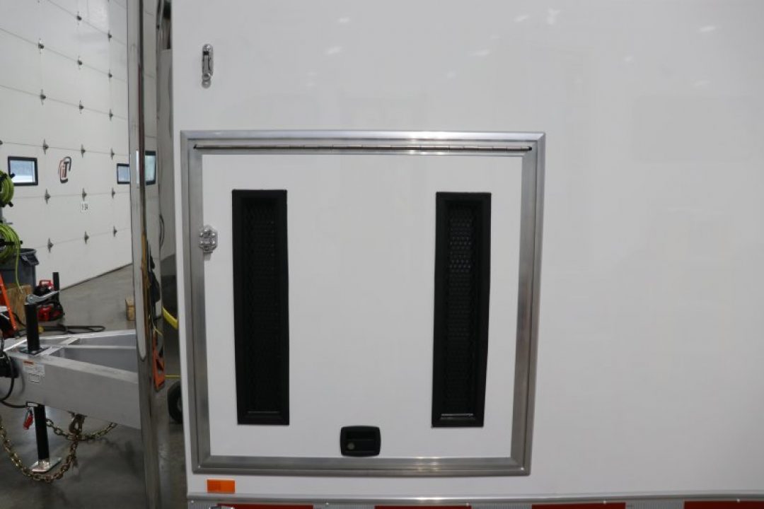 New 2027 8.5X32 iNTECH RACE TRAILER