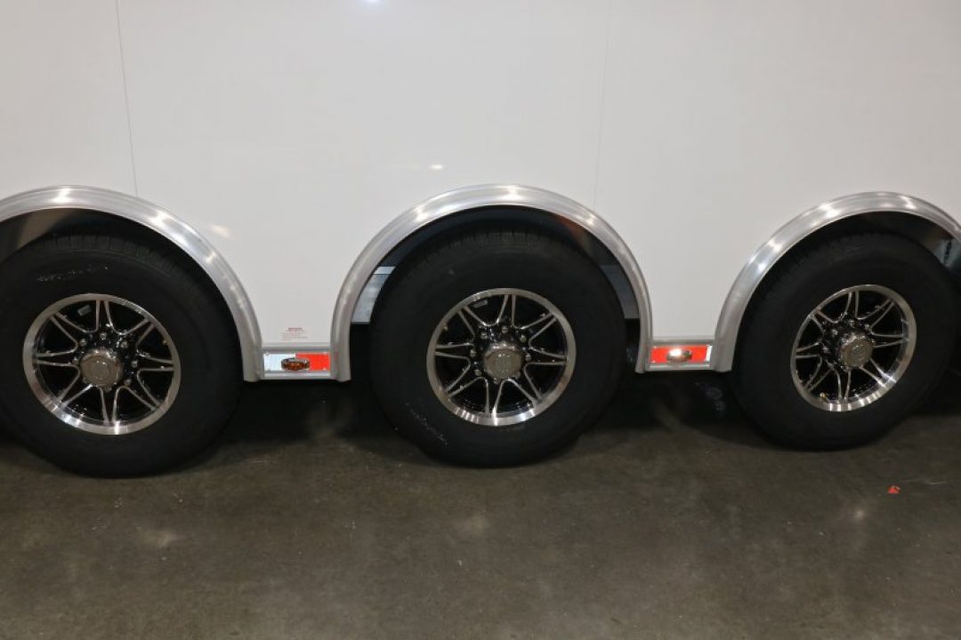 New 2027 8.5X32 iNTECH RACE TRAILER