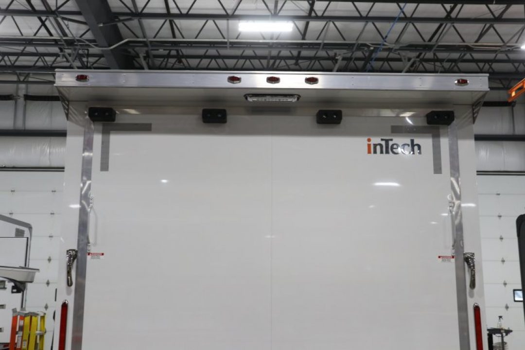New 2027 8.5X32 iNTECH RACE TRAILER