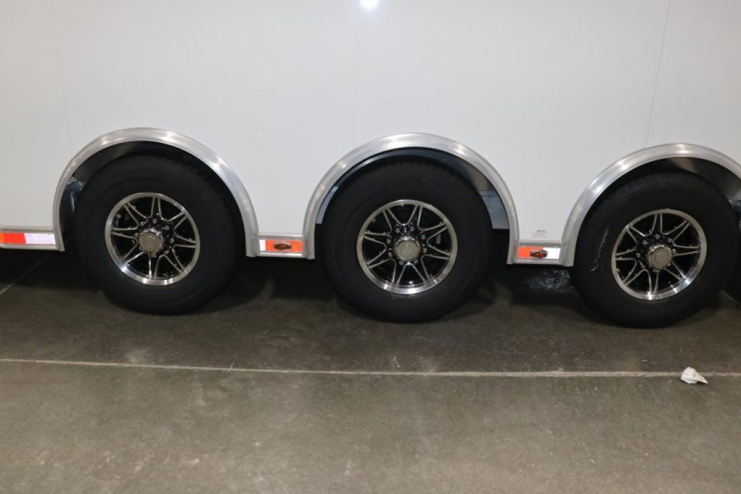 New 2027 8.5X32 iNTECH RACE TRAILER