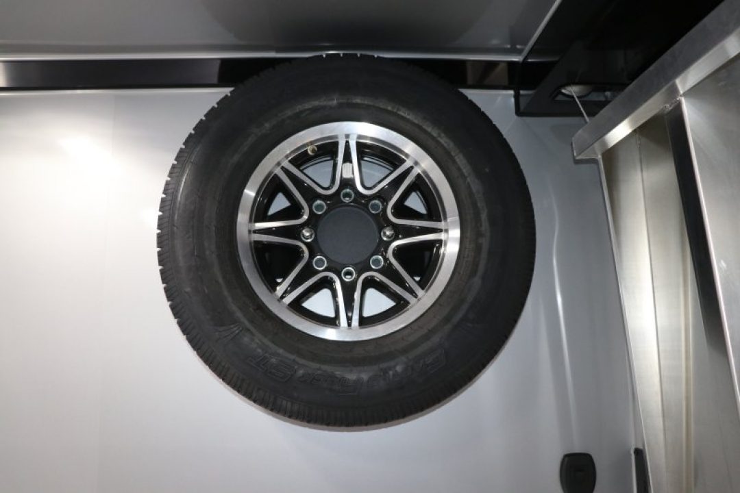 New 2027 8.5X32 iNTECH RACE TRAILER