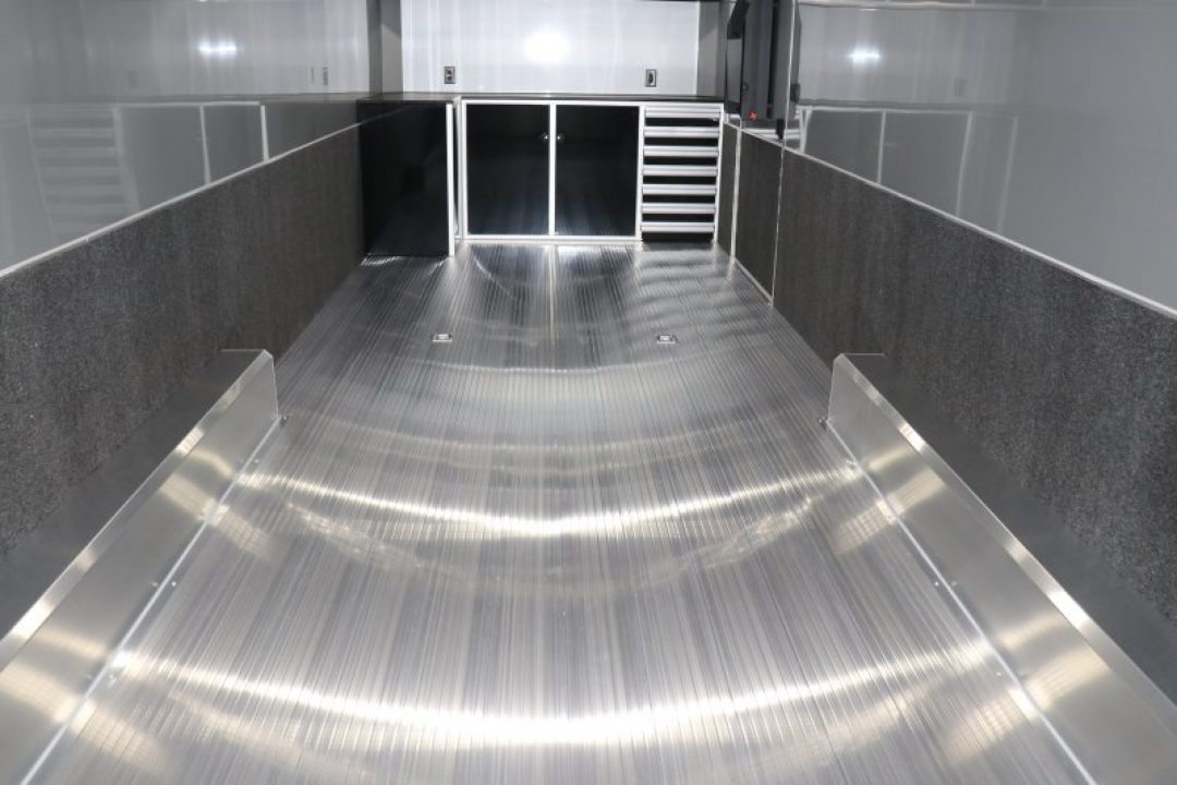 New 2027 8.5X32 iNTECH RACE TRAILER