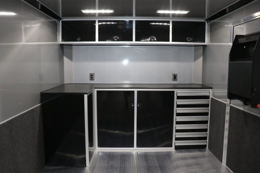 New 2027 8.5X32 iNTECH RACE TRAILER