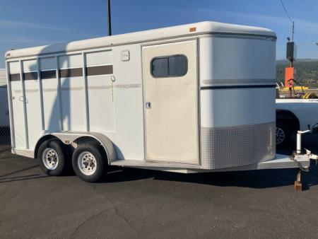 Consignment 2001 Circle J 3H Slant Horse Trailer