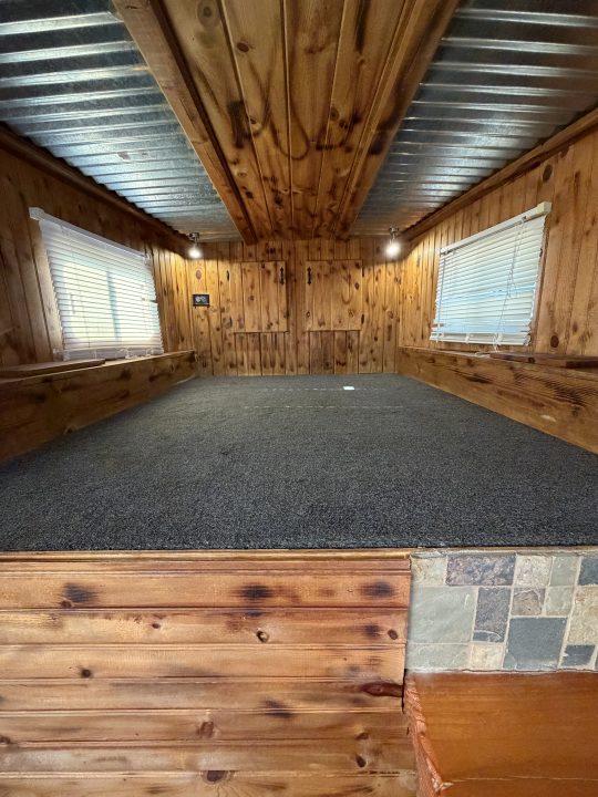 Used 1998 Exiss 3 Horse Gooseneck Living Quarters With Midtack Horse Trailer