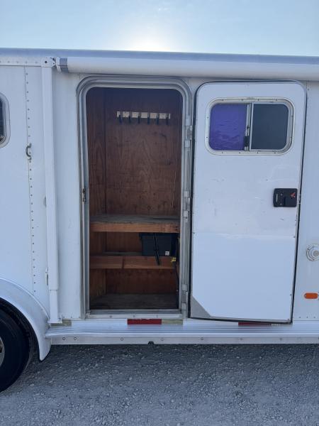 Used 1998 Exiss 3 Horse Gooseneck Living Quarters With Midtack Horse Trailer