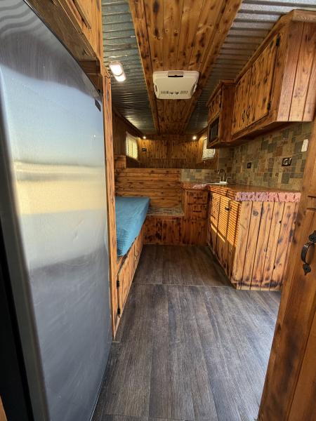 Used 1998 Exiss 3 Horse Gooseneck Living Quarters With Midtack Horse Trailer