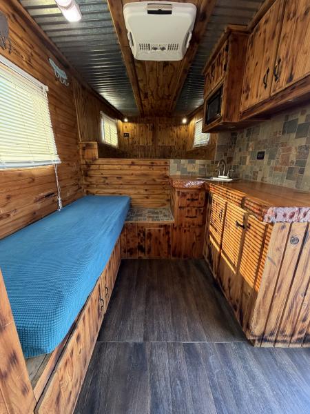 Used 1998 Exiss 3 Horse Gooseneck Living Quarters With Midtack Horse Trailer