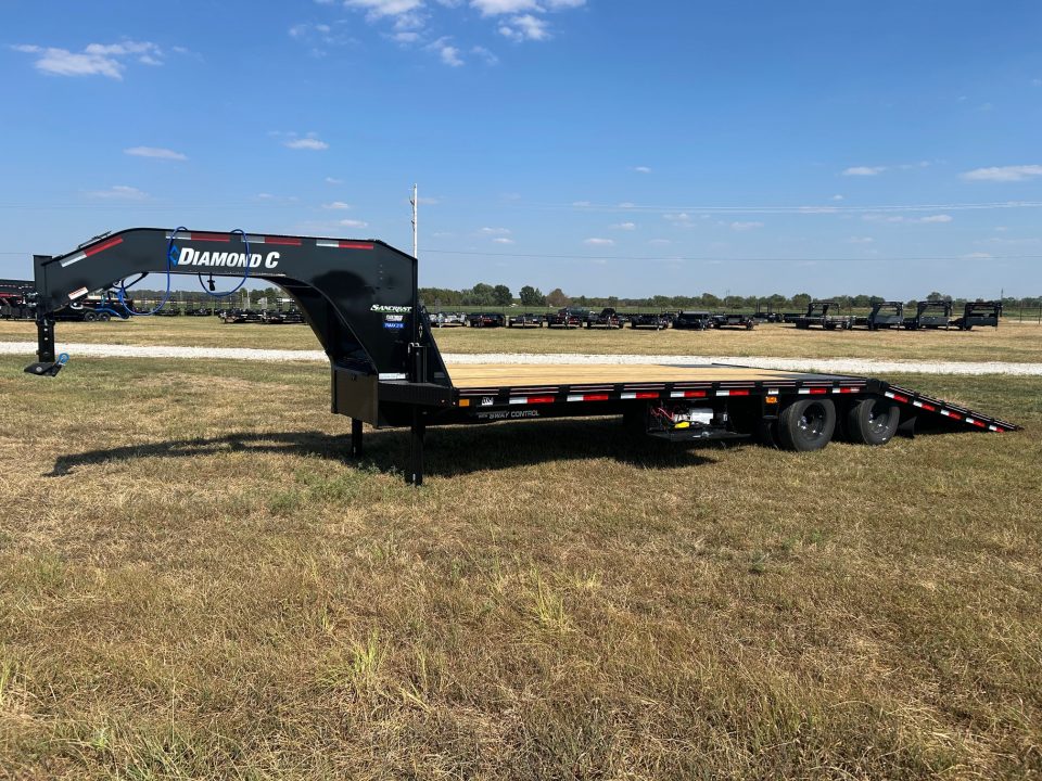New 2027 Diamond C 102x30 Tandem 25K GN Hydrotail w/ Hydraulic Jacks, Fully Cleated Tail, & Solar