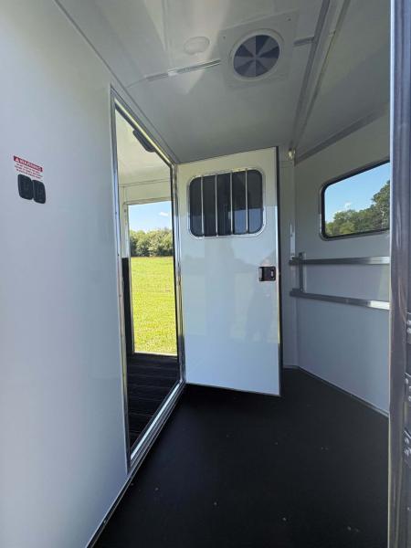 New 2027 Homesteader 2 Horse Straight Load Warmblood Trailer Two-Tone