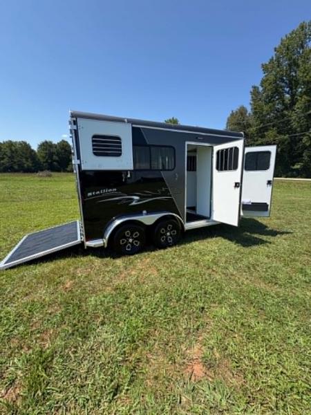 New 2027 Homesteader 2 Horse Straight Load Warmblood Trailer Two-Tone