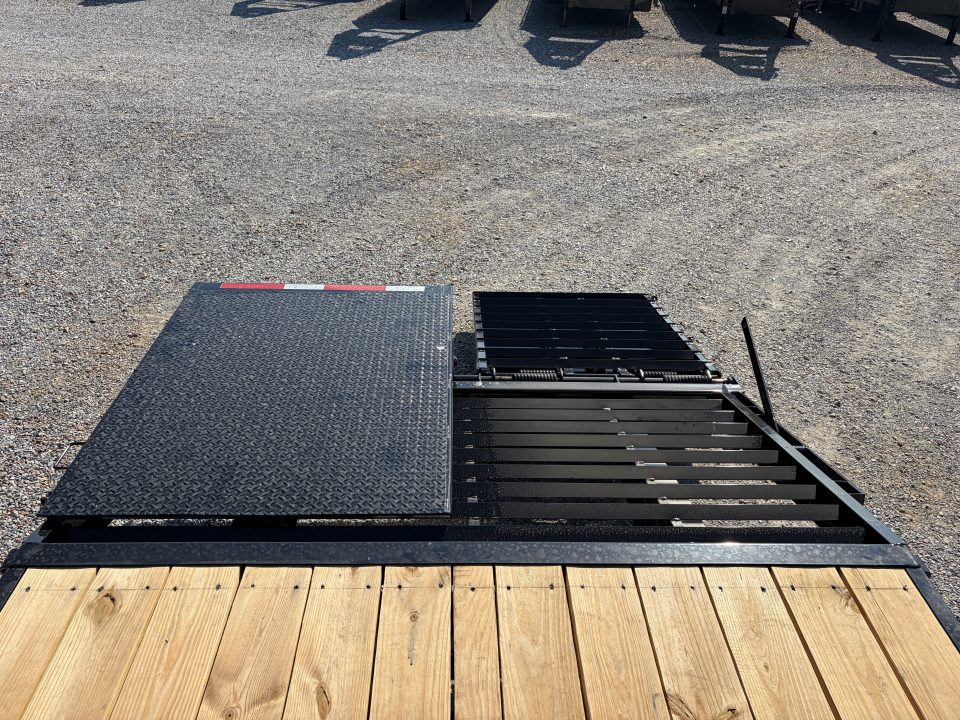 New 2027 MAXXD 102"X25' 17.5K Gooseneck Flatbed Trailer