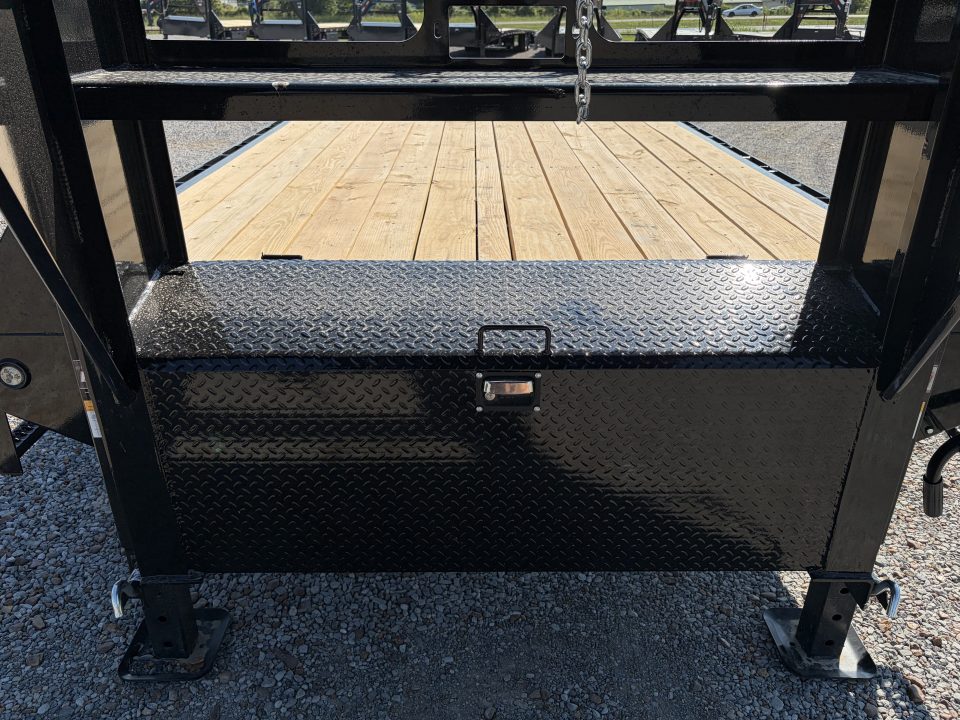 New 2027 MAXXD 102"X25' 17.5K Gooseneck Flatbed Trailer