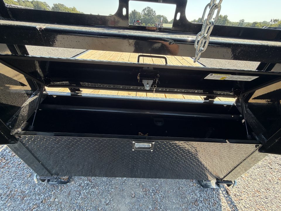 New 2027 MAXXD 102"X25' 17.5K Gooseneck Flatbed Trailer