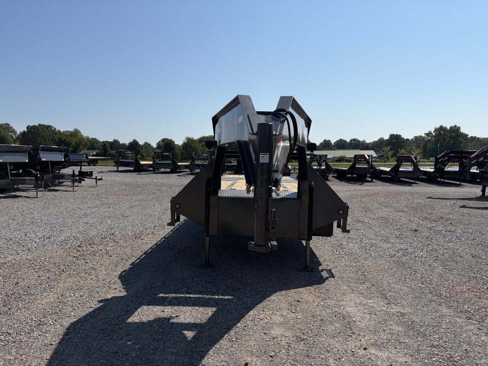 New 2027 MAXXD 102"X32' 30K Hydraulic Dovetail Gooseneck Trailer