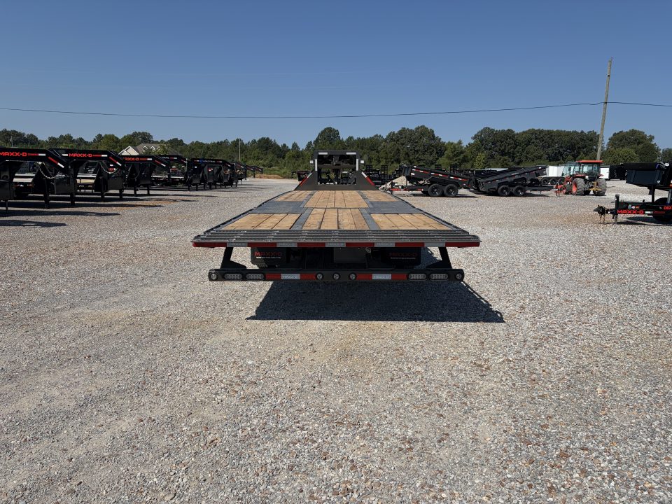New 2027 MAXXD 102"X32' 30K Hydraulic Dovetail Gooseneck Trailer