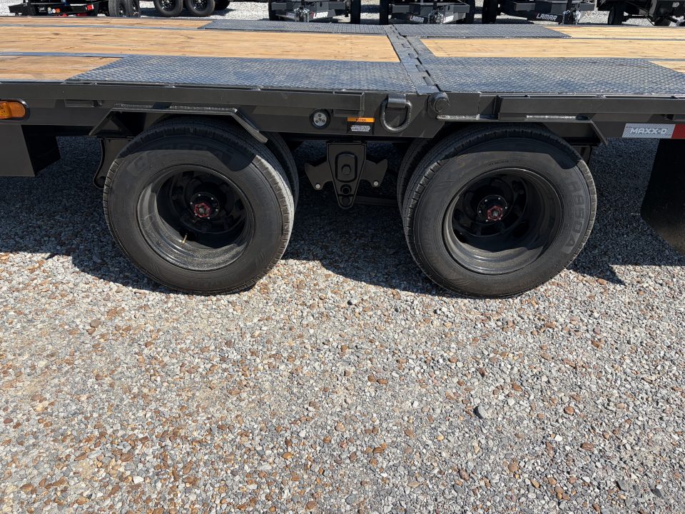 New 2027 MAXXD 102"X32' 30K Hydraulic Dovetail Gooseneck Trailer